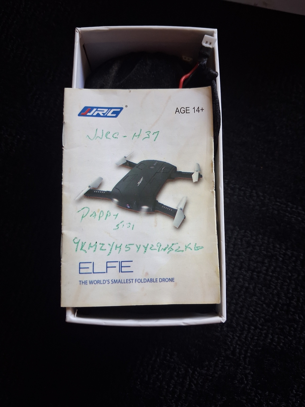 JJRC Elfie Foldable Drone - Black with White Propellers - Picture 5 of 7